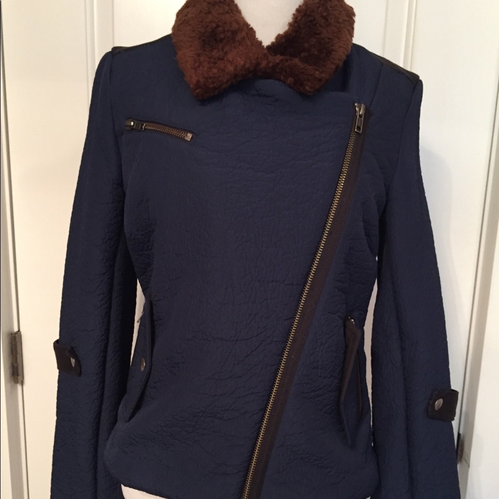 BARNEYS NY JACKET BLUE TEXTURED FAUX FUR LINED COLLAR POCKETS Size 4